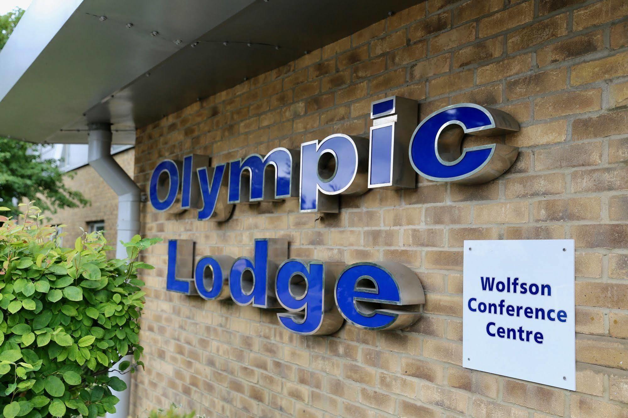The Olympic Lodge Ейлсбъри Екстериор снимка